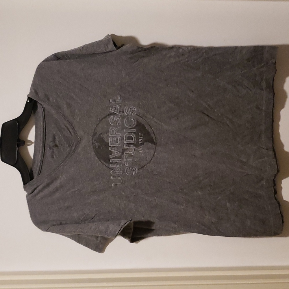 Official universal studios shirt. Heather grey.